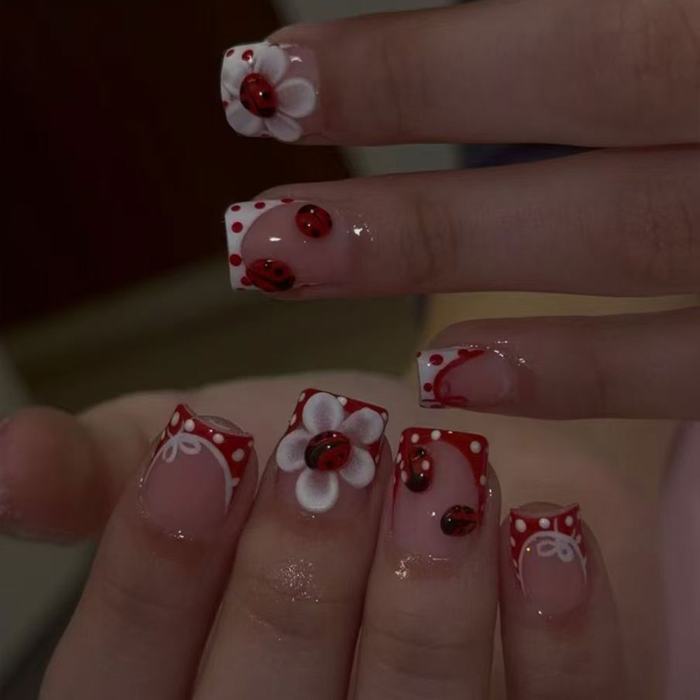 Nail Art Press On - 24 stuks per set. Rechthoekige 3D